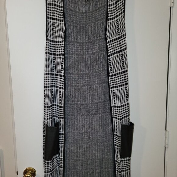 COMO BLACK - Black/White Long Sleeveless Cardigan w/Faux Leather Trim, Size L - Picture 1 of 2